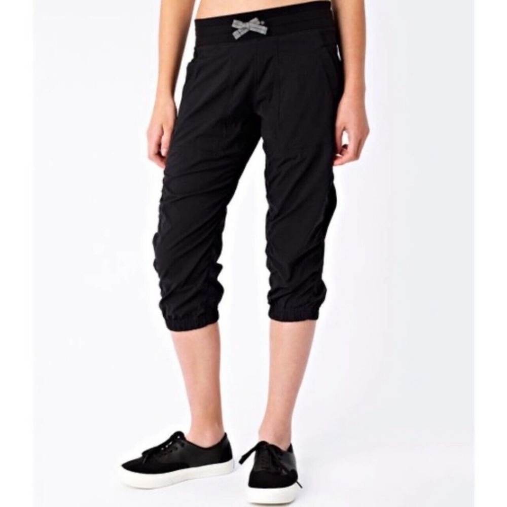Ivivva by Lululemon Live to Move Dance Studio black crop pants Size 14